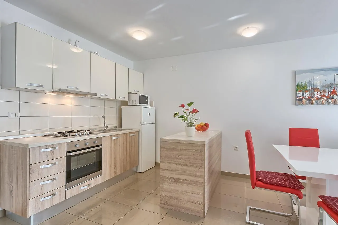 Apartment Fiore Pula 0*,